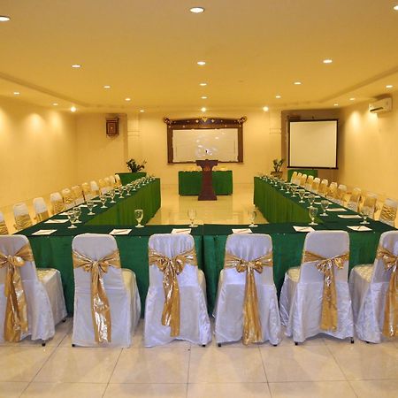 Hotel Grand Rosela Jogyakarta Zewnętrze zdjęcie