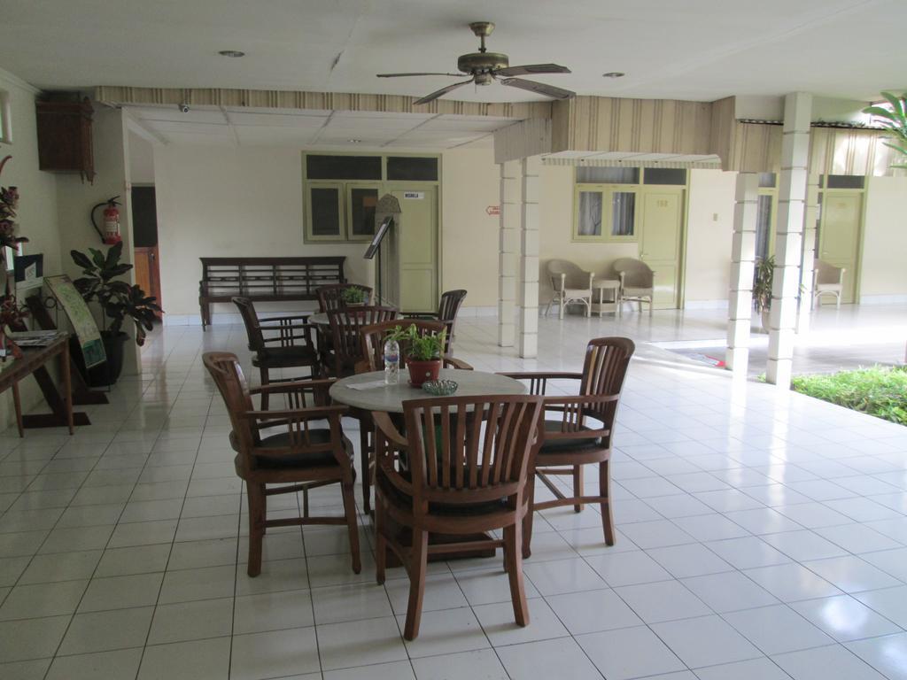 Hotel Grand Rosela Jogyakarta Zewnętrze zdjęcie