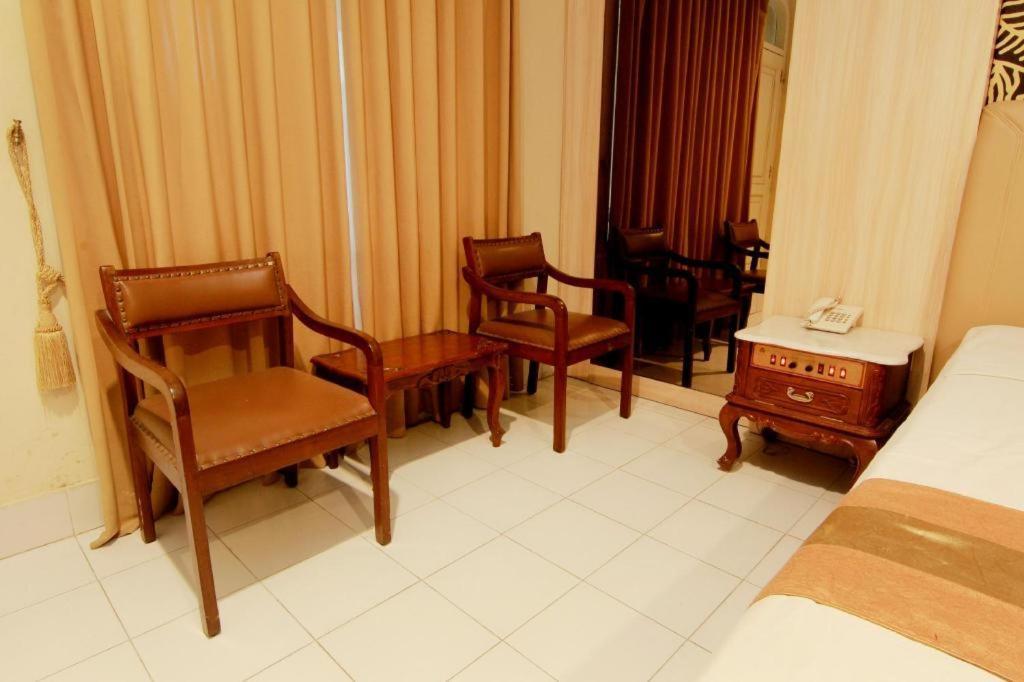 Hotel Grand Rosela Jogyakarta Zewnętrze zdjęcie