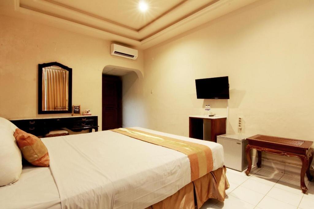 Hotel Grand Rosela Jogyakarta Zewnętrze zdjęcie