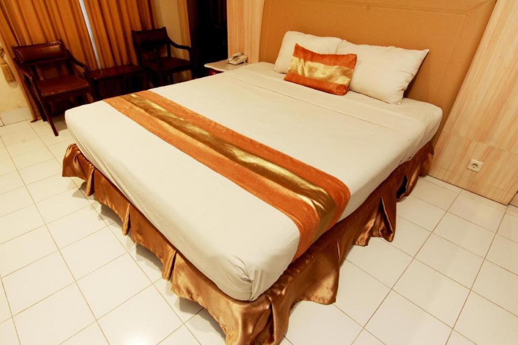 Hotel Grand Rosela Jogyakarta Zewnętrze zdjęcie