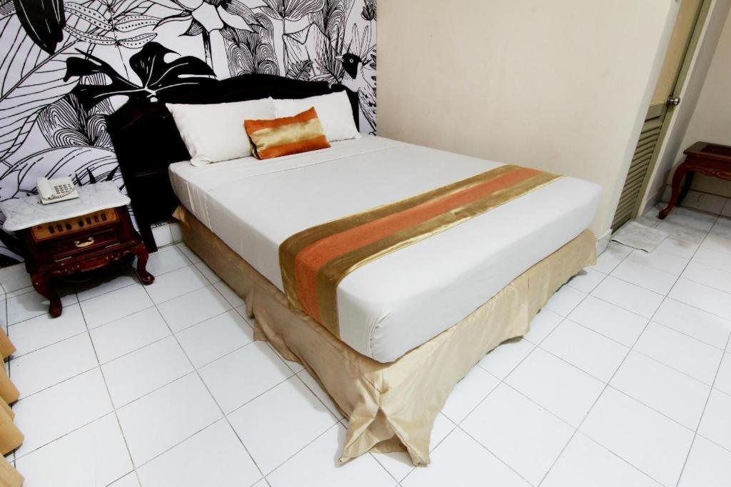 Hotel Grand Rosela Jogyakarta Zewnętrze zdjęcie
