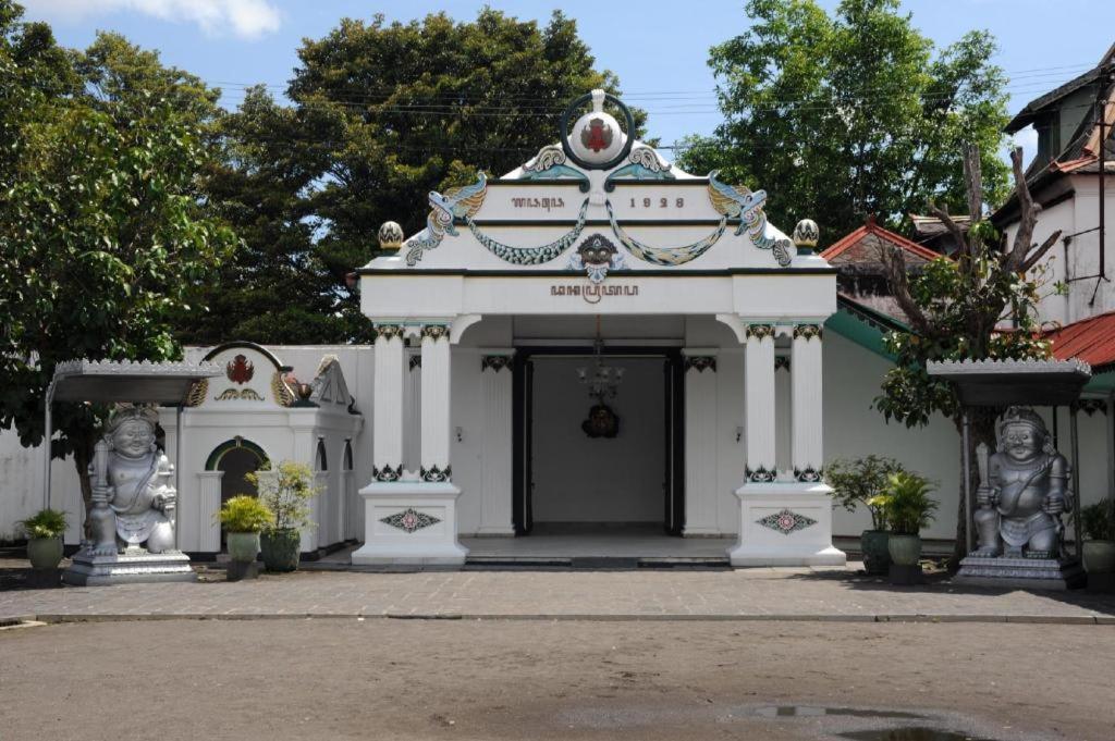 Hotel Grand Rosela Jogyakarta Zewnętrze zdjęcie