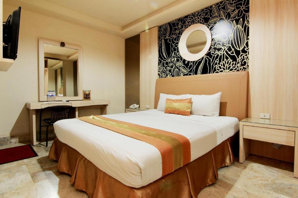 Hotel Grand Rosela Jogyakarta Zewnętrze zdjęcie