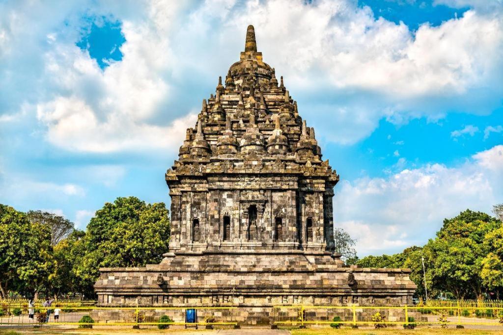 Hotel Grand Rosela Jogyakarta Zewnętrze zdjęcie