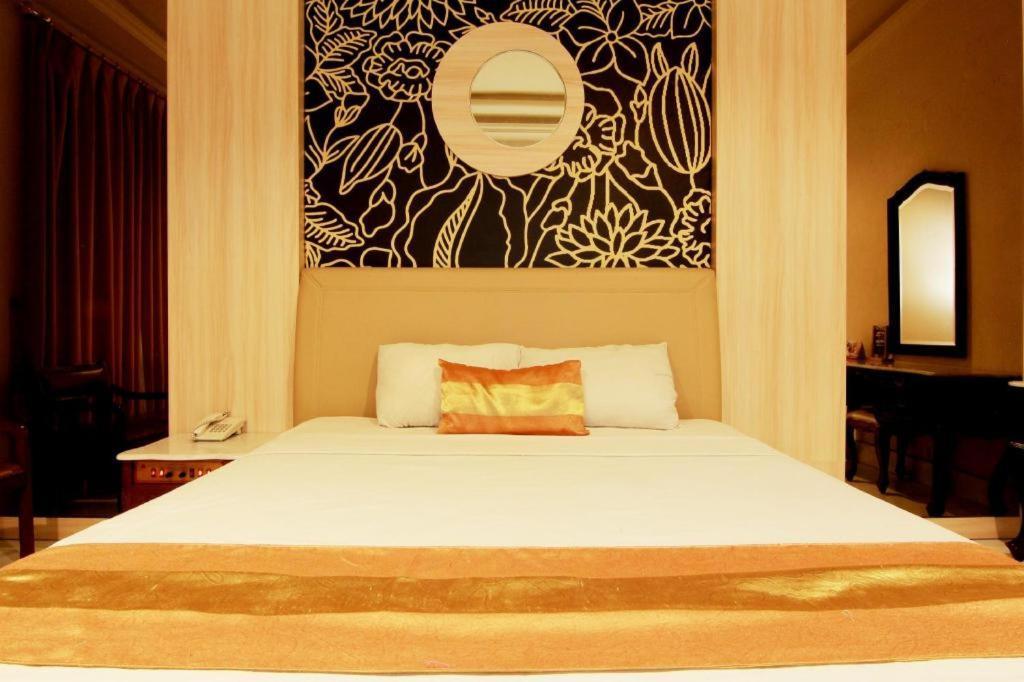 Hotel Grand Rosela Jogyakarta Zewnętrze zdjęcie