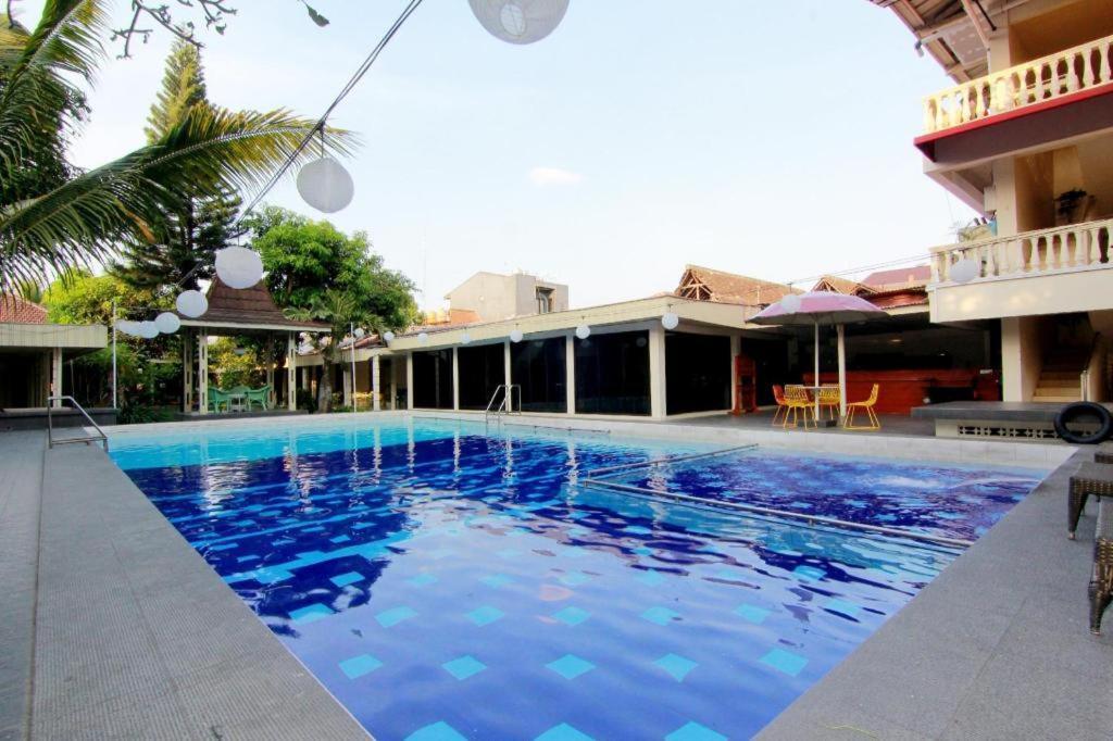 Hotel Grand Rosela Jogyakarta Zewnętrze zdjęcie