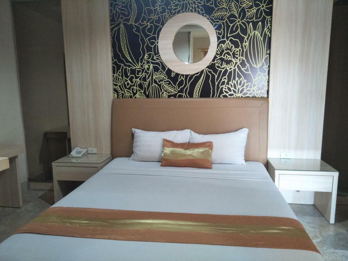 Hotel Grand Rosela Jogyakarta Zewnętrze zdjęcie