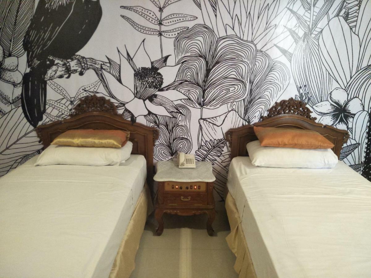 Hotel Grand Rosela Jogyakarta Zewnętrze zdjęcie