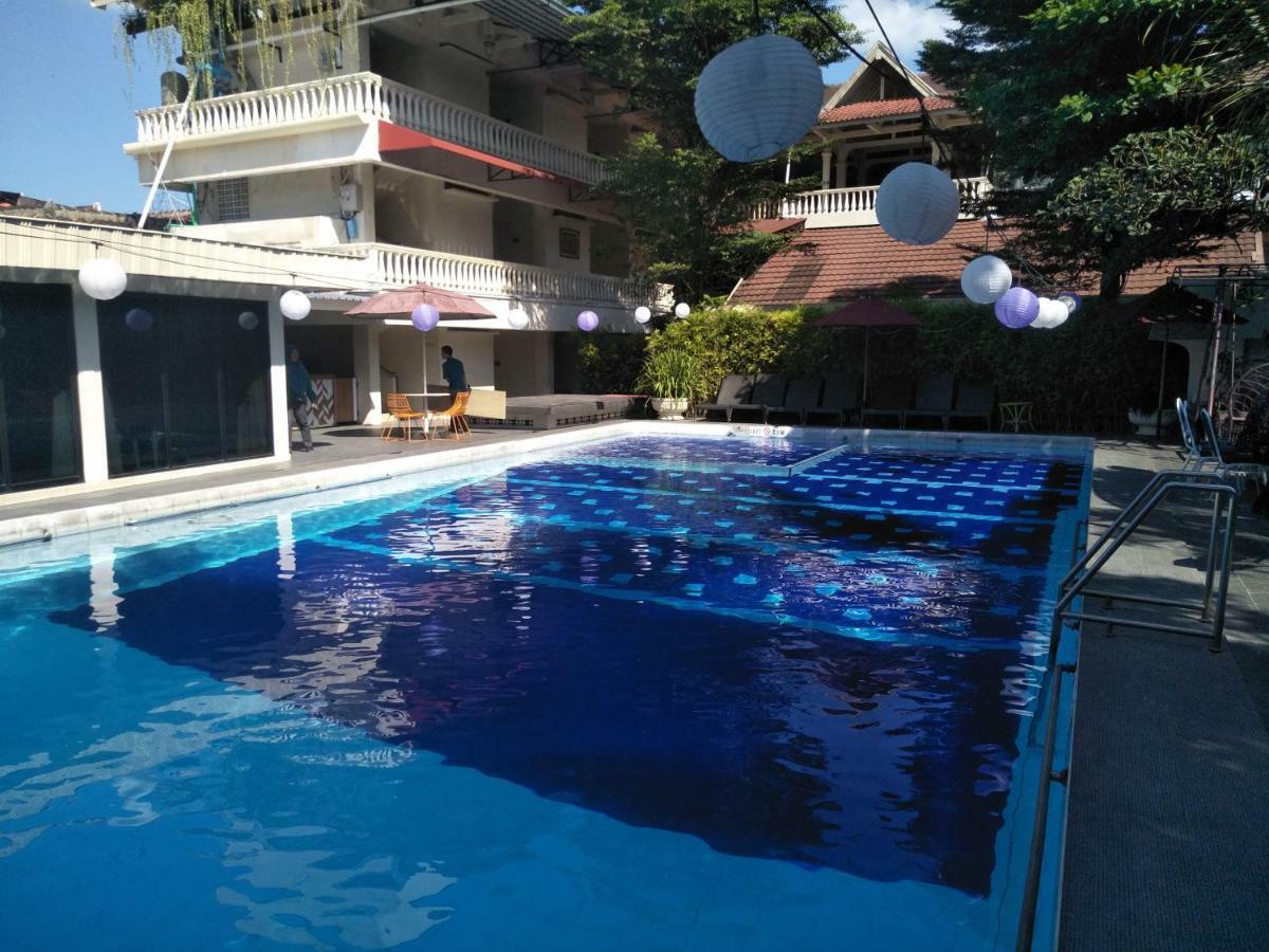 Hotel Grand Rosela Jogyakarta Zewnętrze zdjęcie