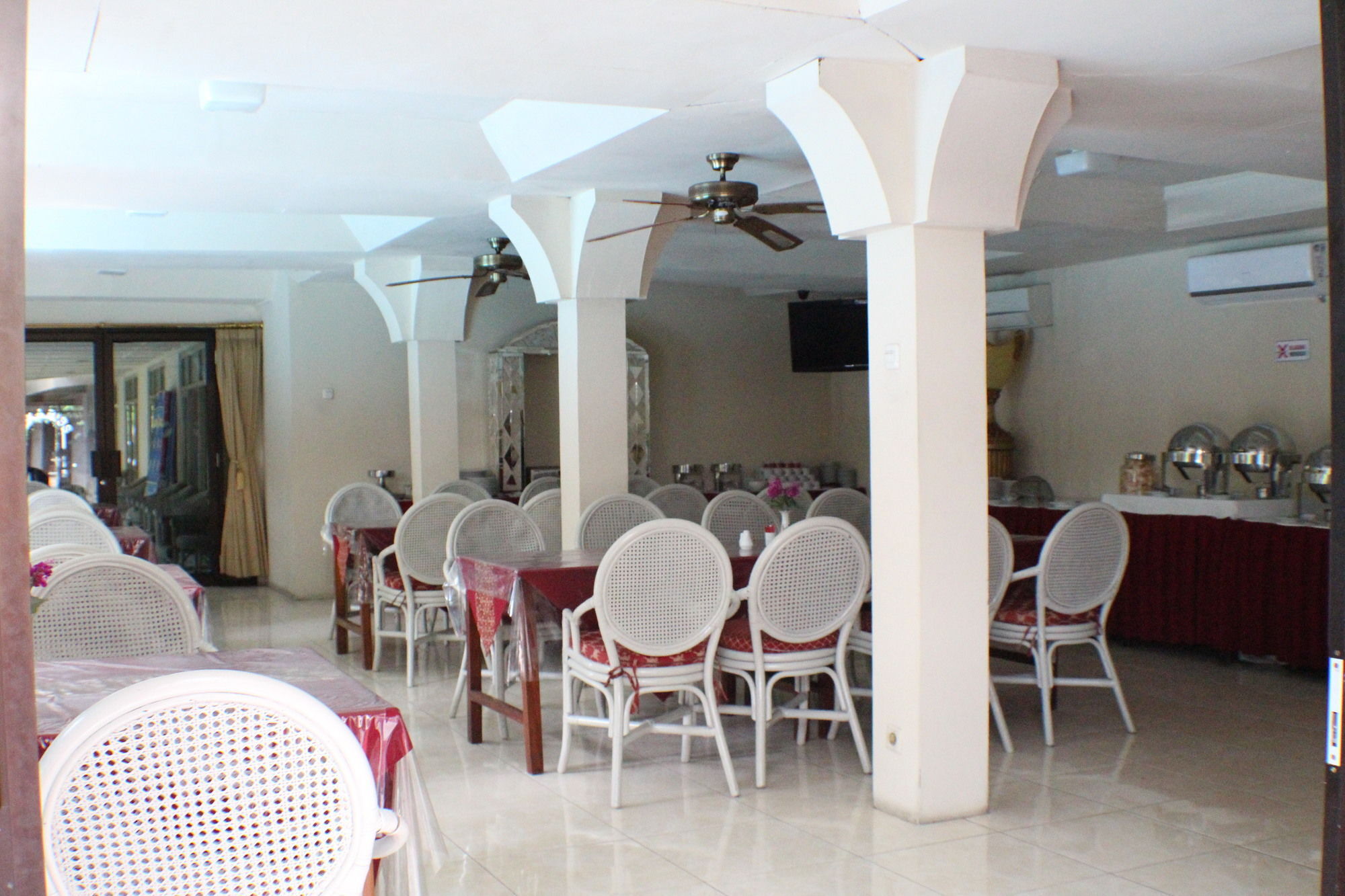 Hotel Grand Rosela Jogyakarta Zewnętrze zdjęcie