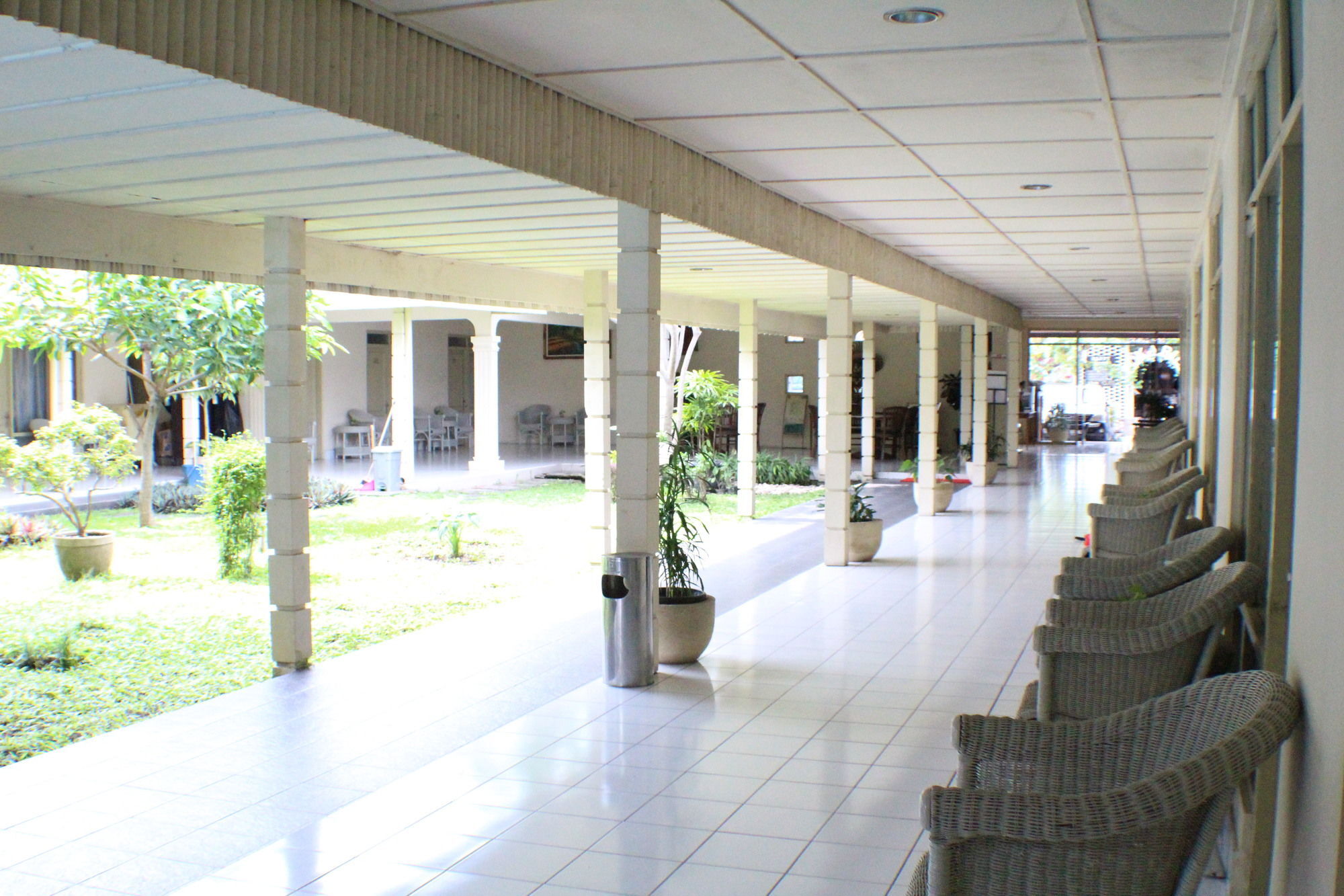Hotel Grand Rosela Jogyakarta Zewnętrze zdjęcie